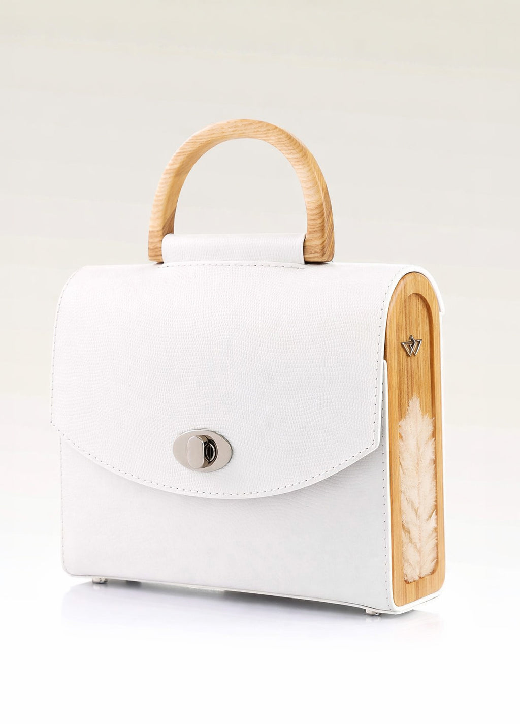 أورورا أبيض سفّيانو