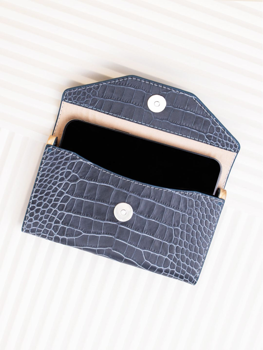 Essence Blue Graphite Croco