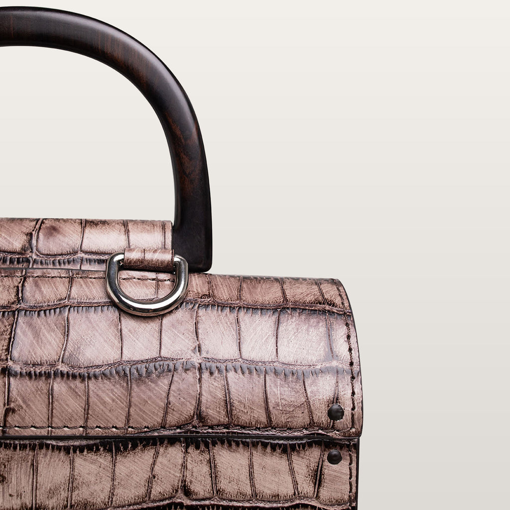 АВРОРА ЧОРНА ПЕРЛИНА