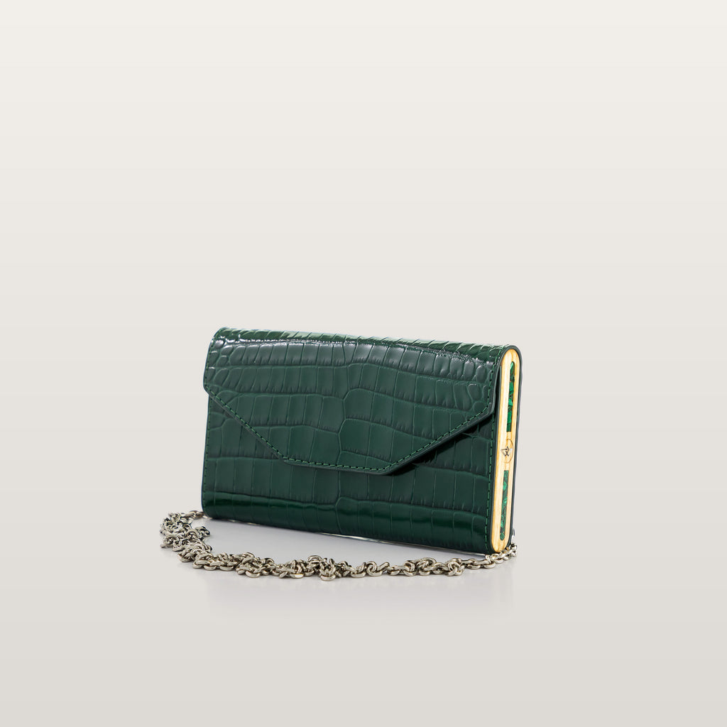 Green clutch bag with a chain 